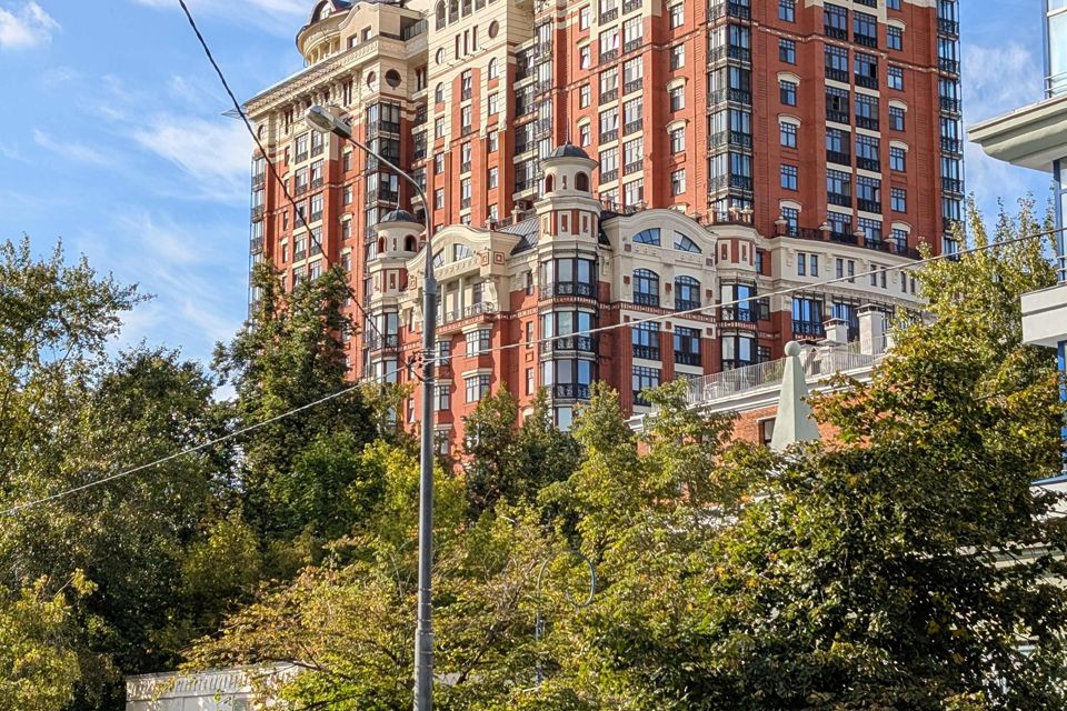 Продаётся 3-комнатная квартира, 119.7 м²