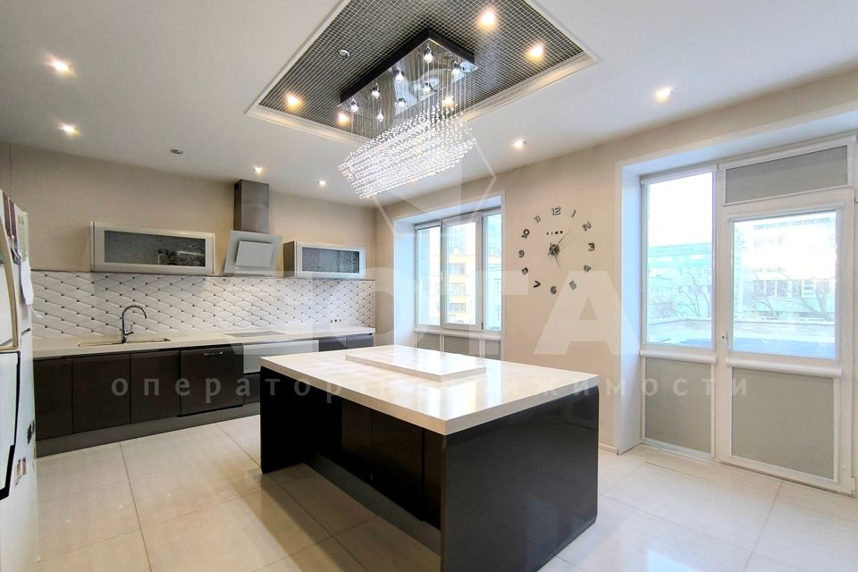 Продаётся 5-комнатная квартира, 268 м²