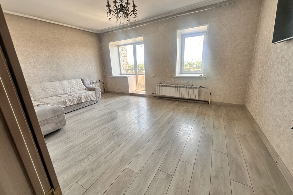 Продаётся 4-комнатная квартира, 72 м²