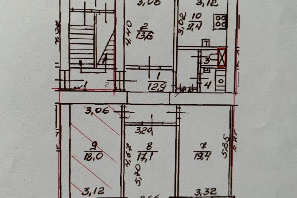 Продаётся 4-комнатная квартира, 100 м²