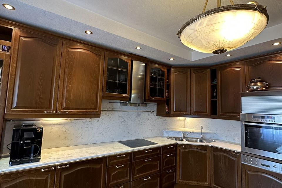 Продаётся 3-комнатная квартира, 140 м²