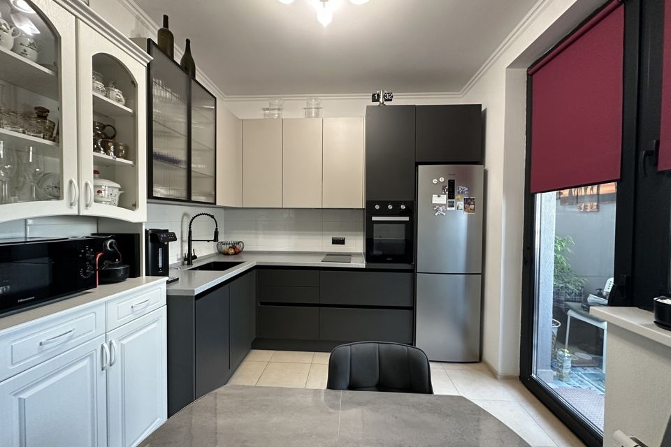 Продаётся 2-комнатная квартира, 67.4 м²