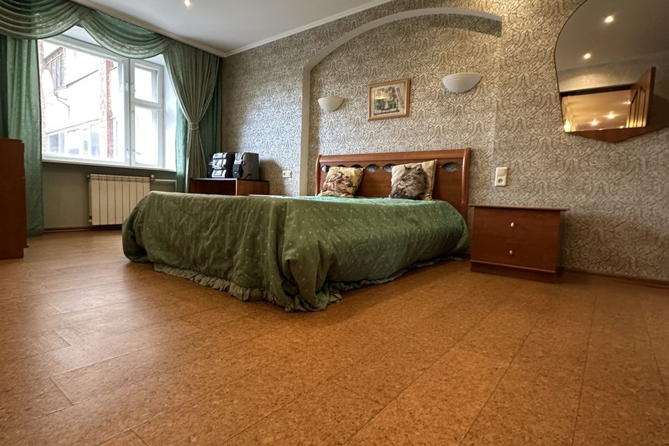 Продаётся 2-комнатная квартира, 69.8 м²