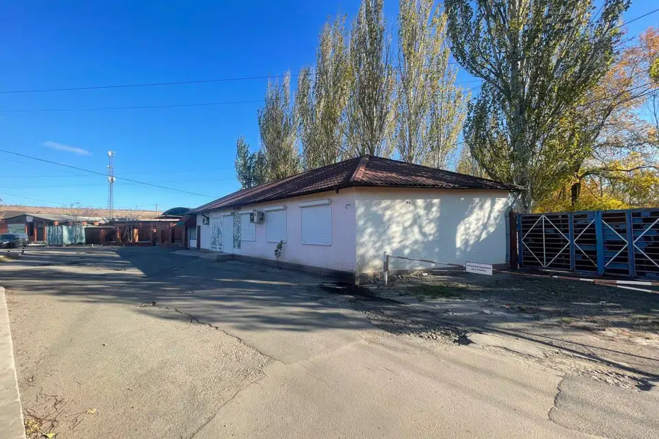 Продаётся торговое помещение, 440 м²