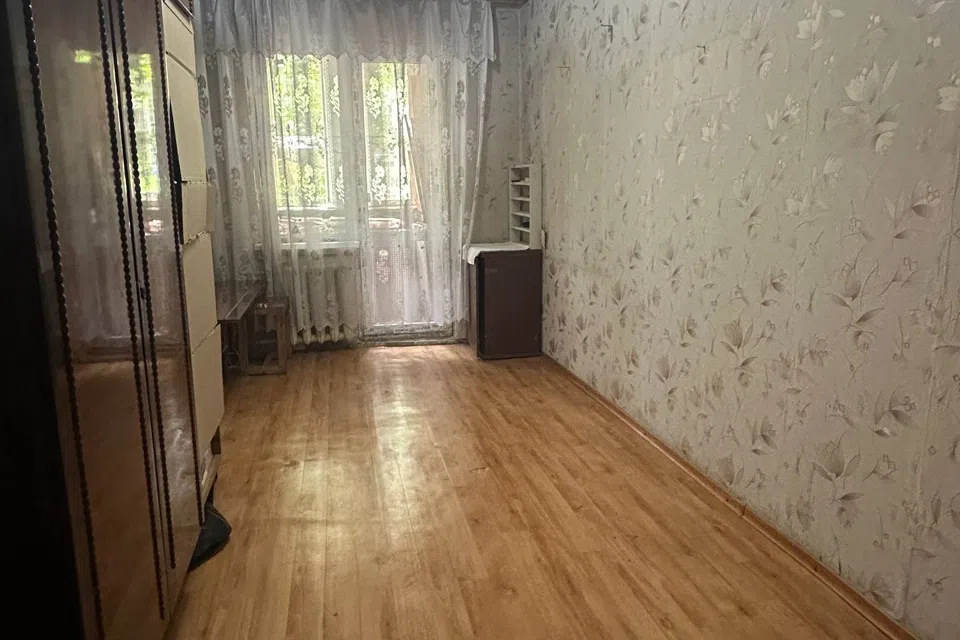 Продаётся 3-комнатная квартира, 691 м²