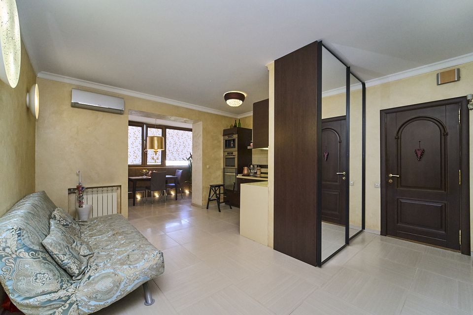 Продаётся 4-комнатная квартира, 130 м²