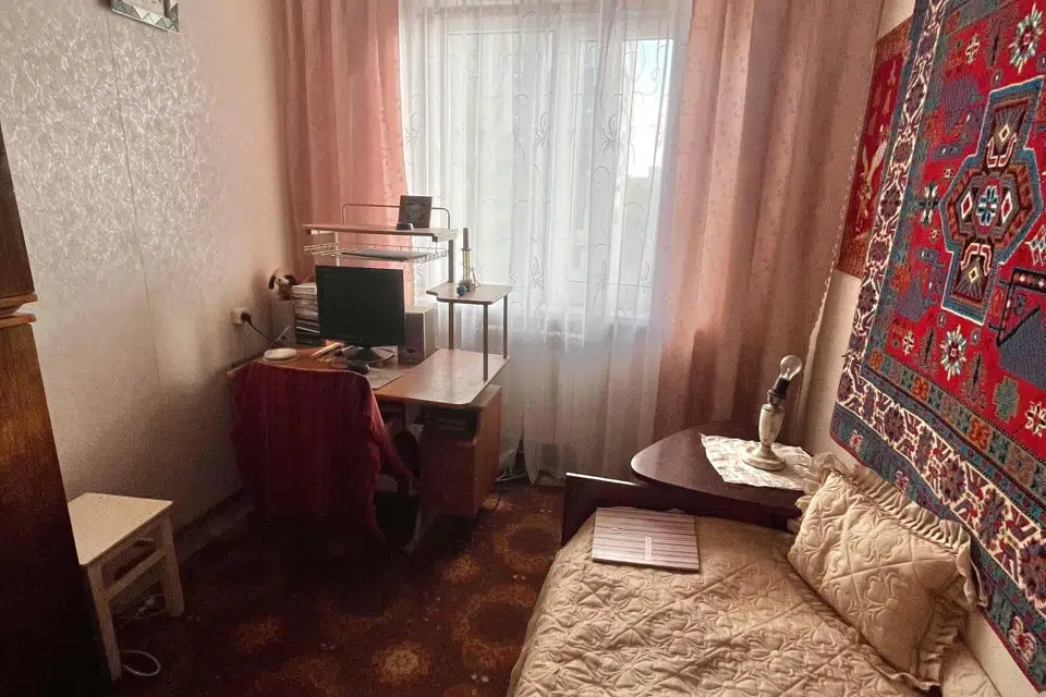 Продаётся 4-комнатная квартира, 60.7 м²