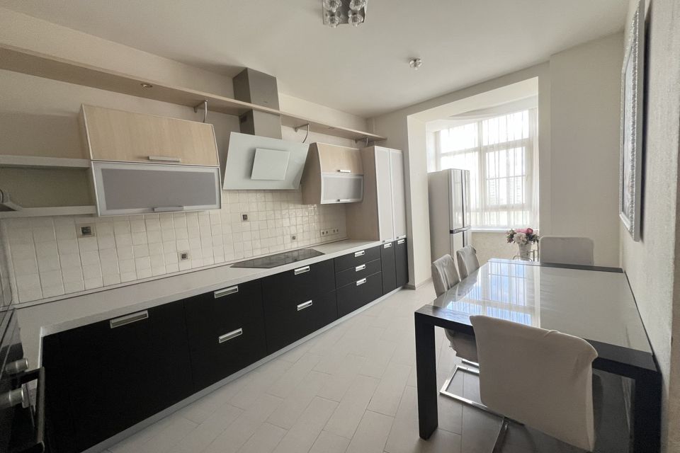 Продаётся 3-комнатная квартира, 92 м²