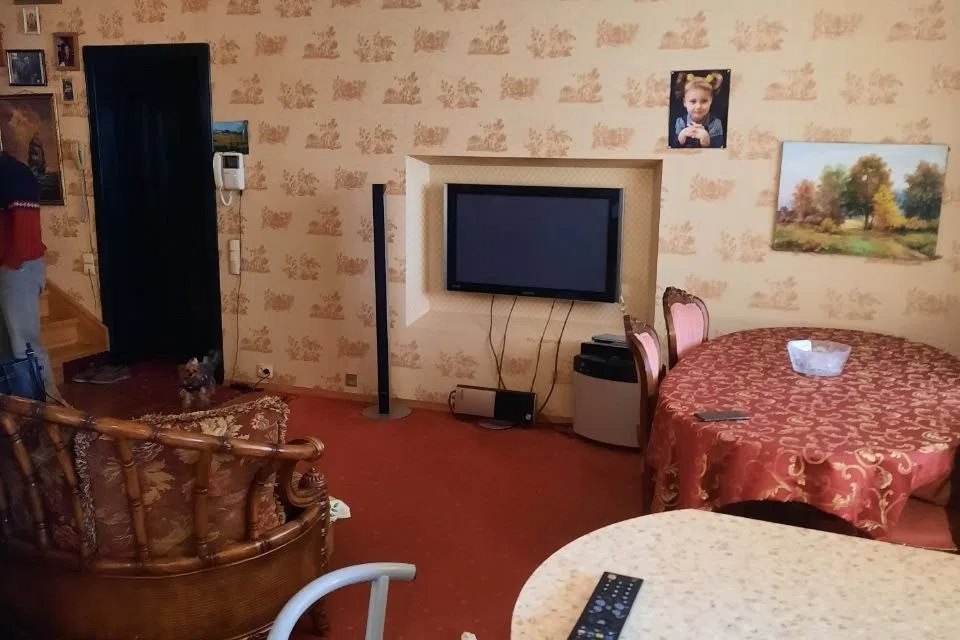 Продаётся 4-комнатная квартира, 196 м²
