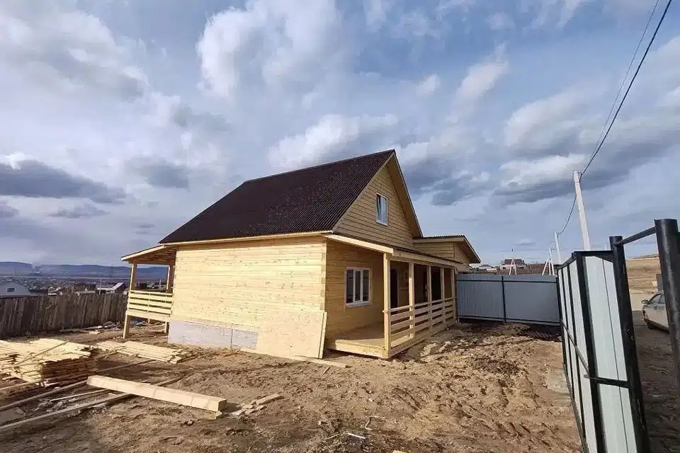 Продаётся 2-этажный дом, 195 м²