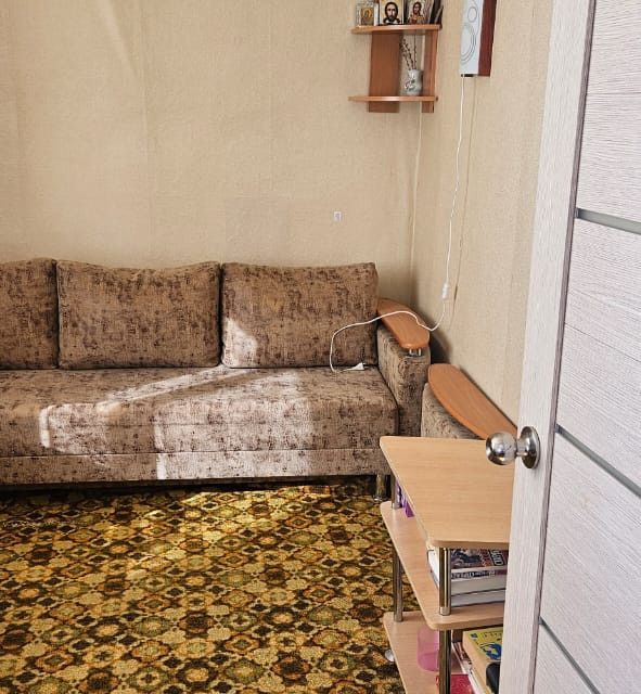 Продаётся 4-комнатная квартира, 60.3 м²