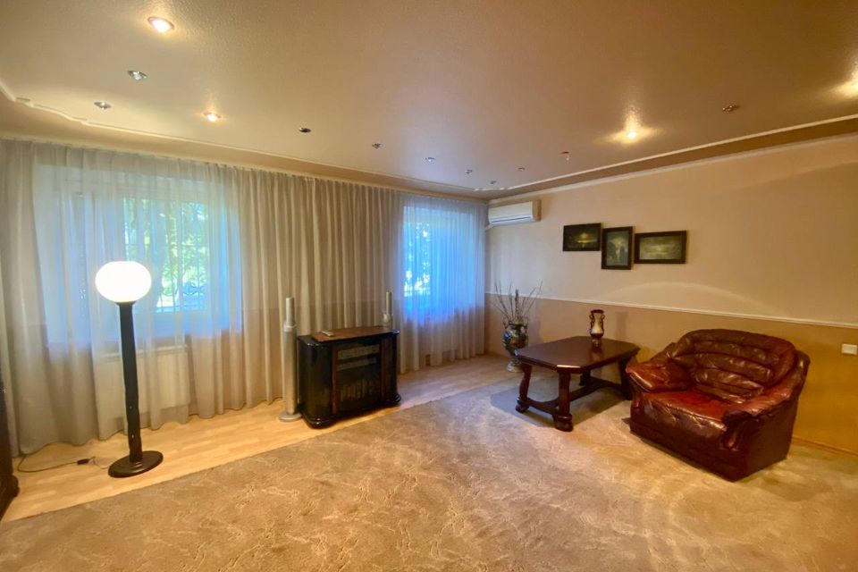 Продаётся 4-комнатная квартира, 107 м²