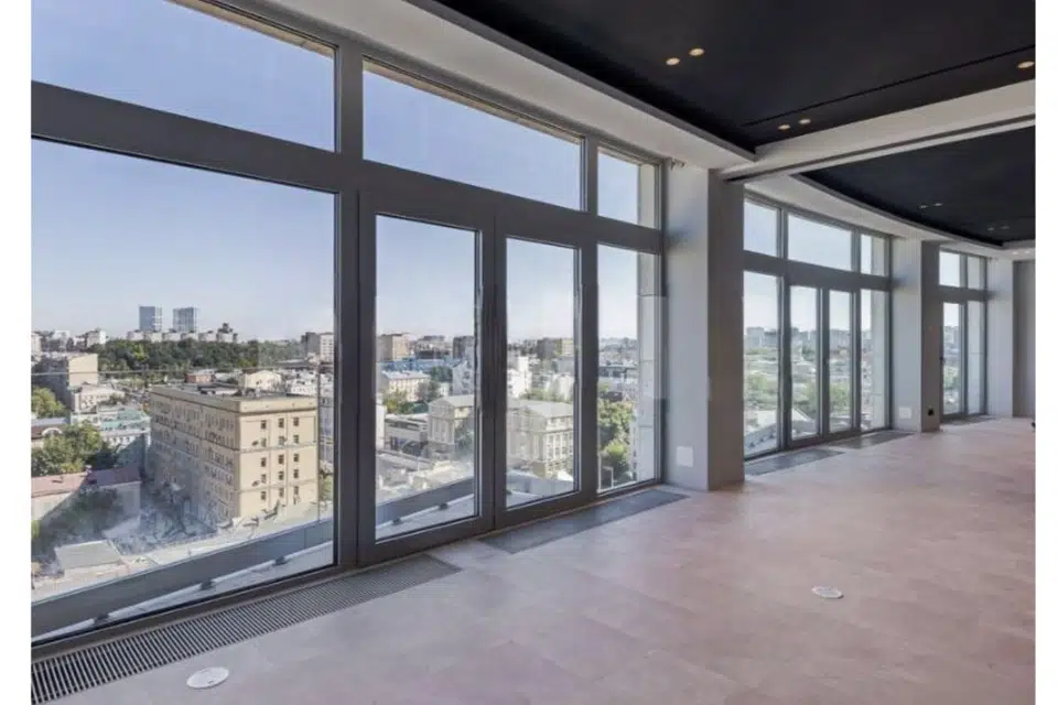 Продаётся 5-комнатная квартира, 380 м²