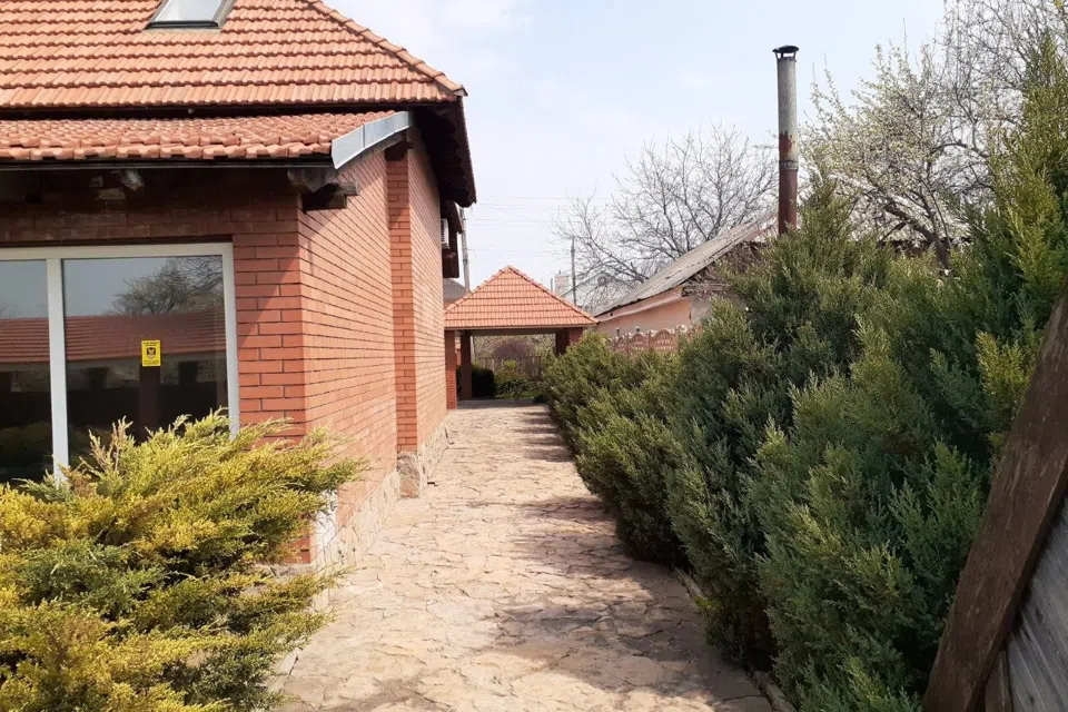 Продаётся 3-этажный дом, 505 м²