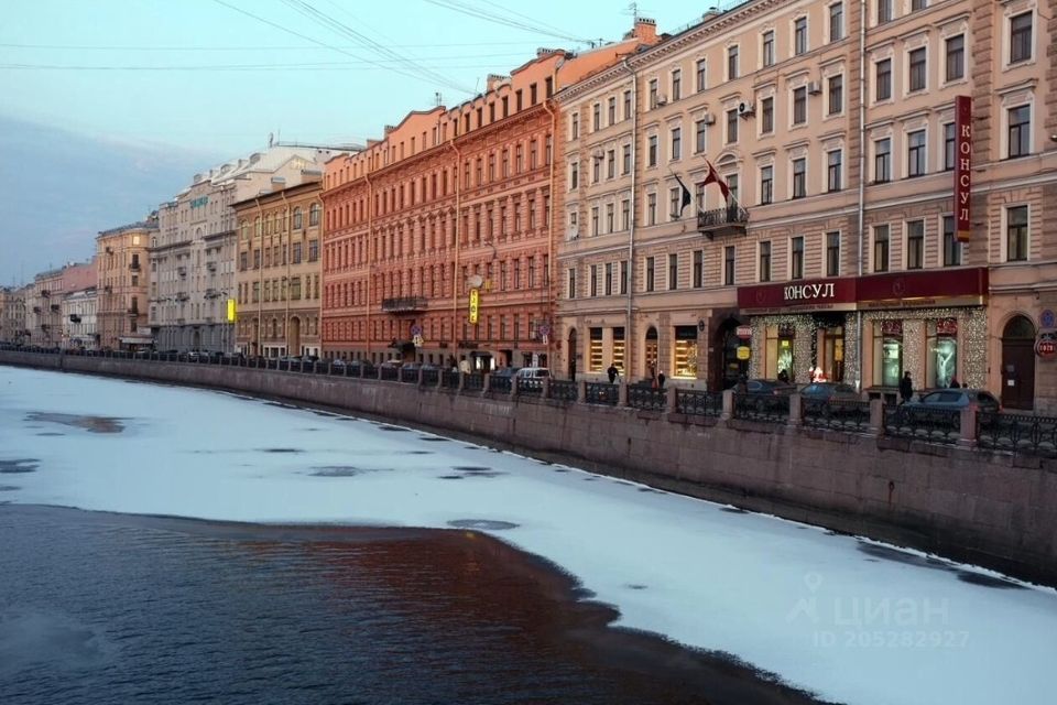 Продаётся 4-комнатная квартира, 260 м²