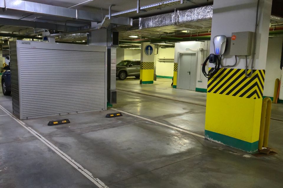 Продаётся машиноместо, 15.3 м²