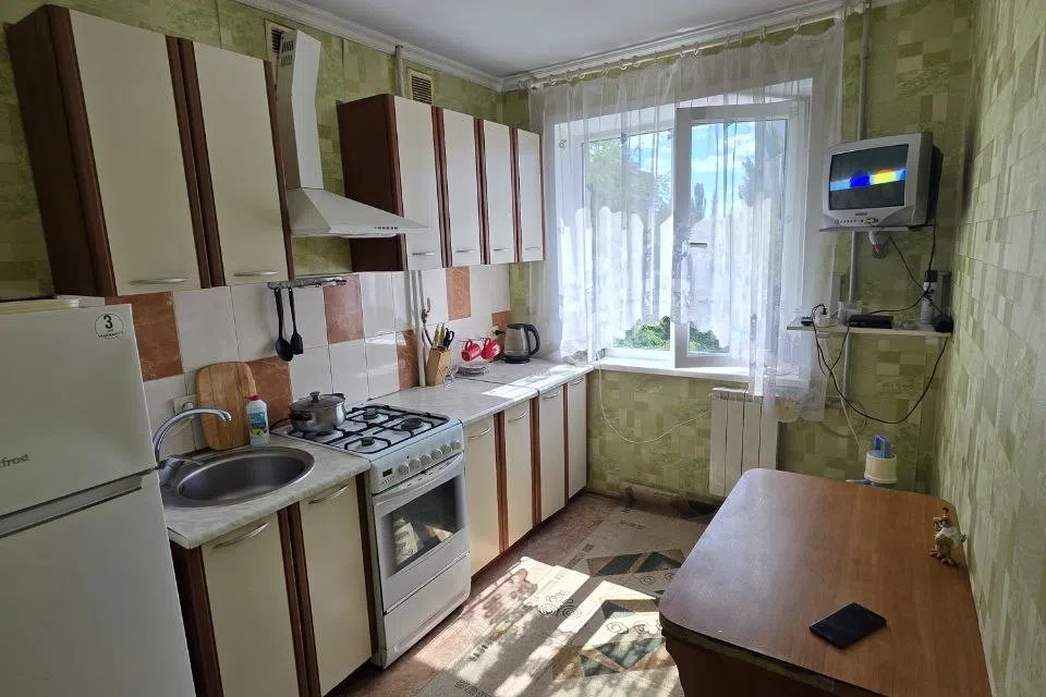 Продаётся 4-комнатная квартира, 61.5 м²