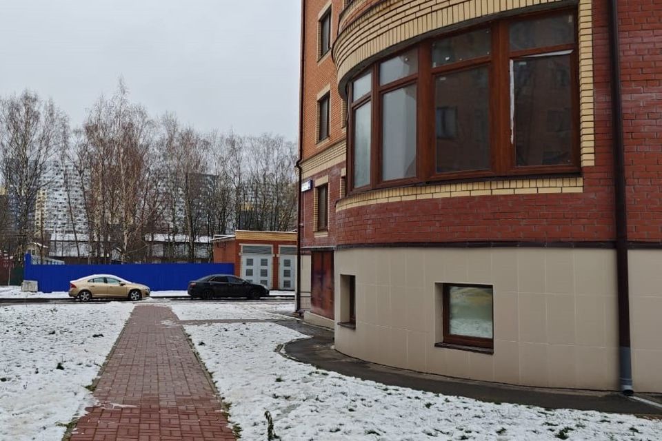 Продаётся 3-комнатная квартира, 142 м²