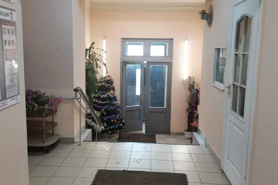 Продаётся 3-комнатная квартира, 107.8 м²