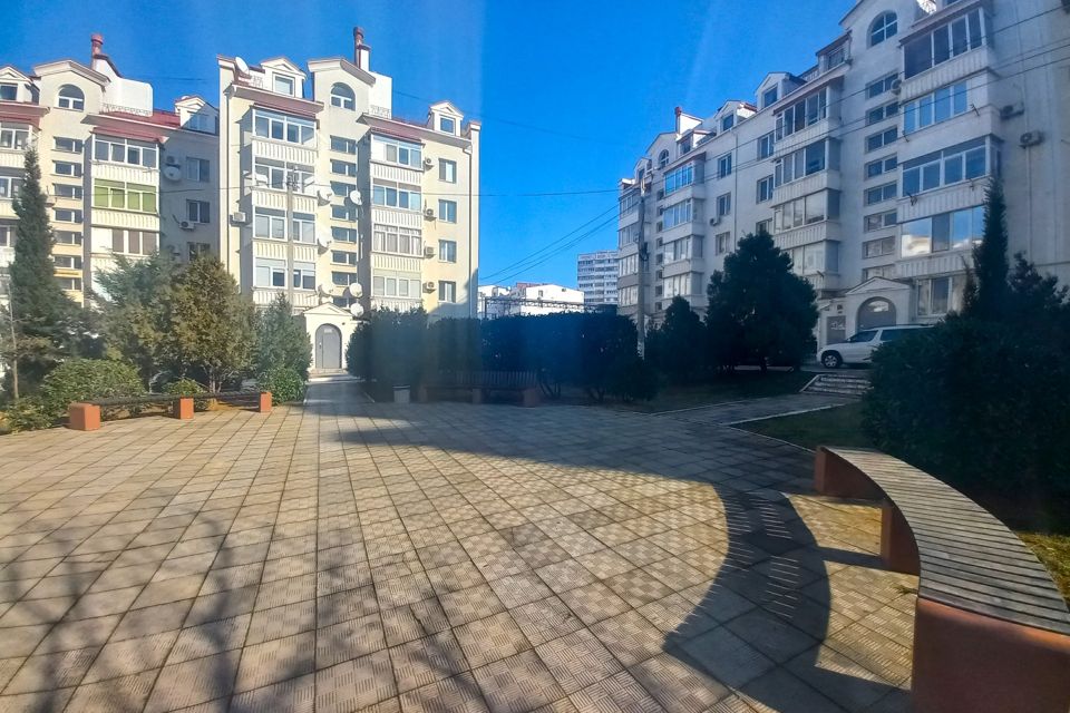 Продаётся 2-комнатная квартира, 65.8 м²