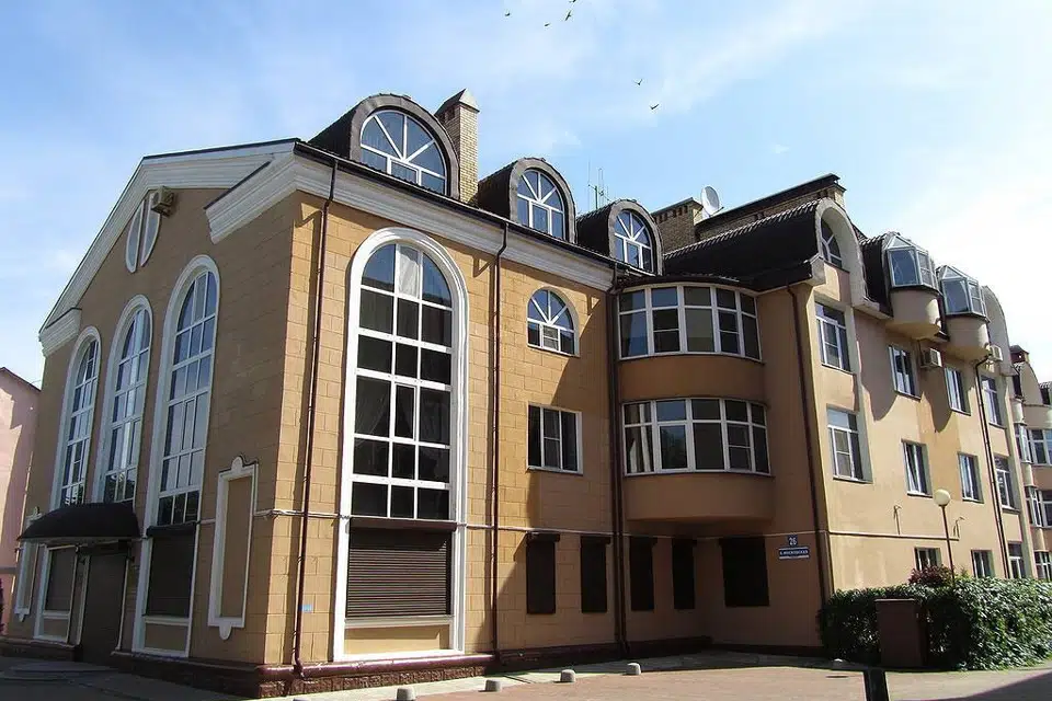 Продаётся 4-комнатная квартира, 209.9 м²