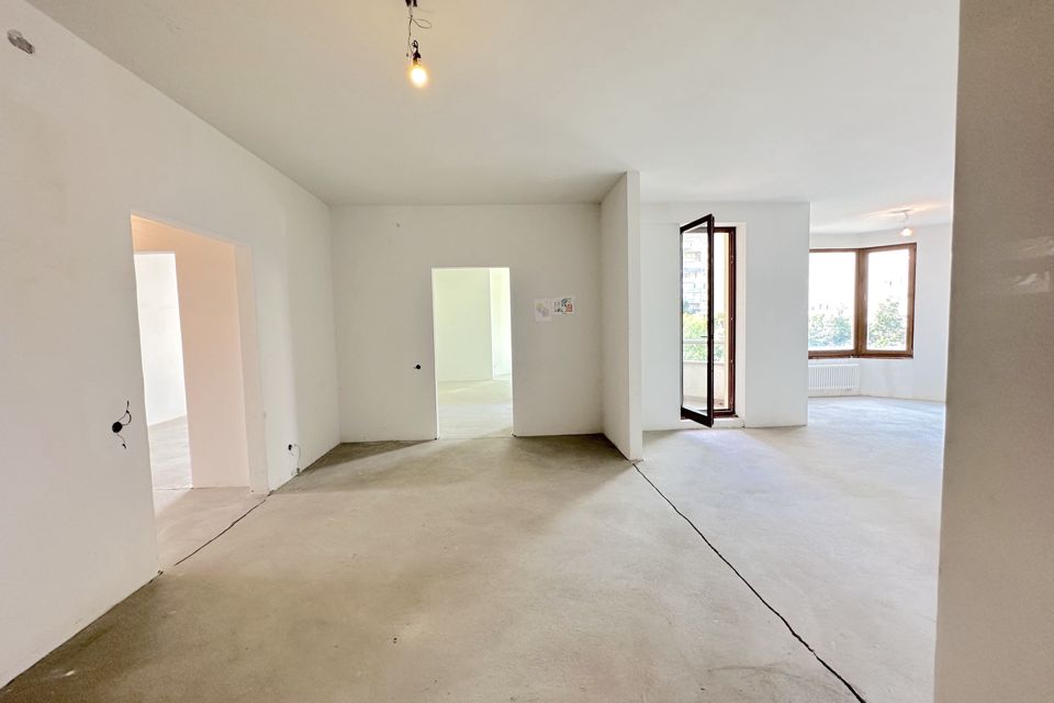 Продаётся 3-комнатная квартира, 163.7 м²