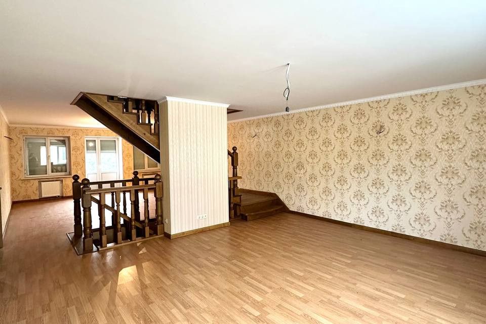 Продаётся таунхаус, 3-эт., 335 м²