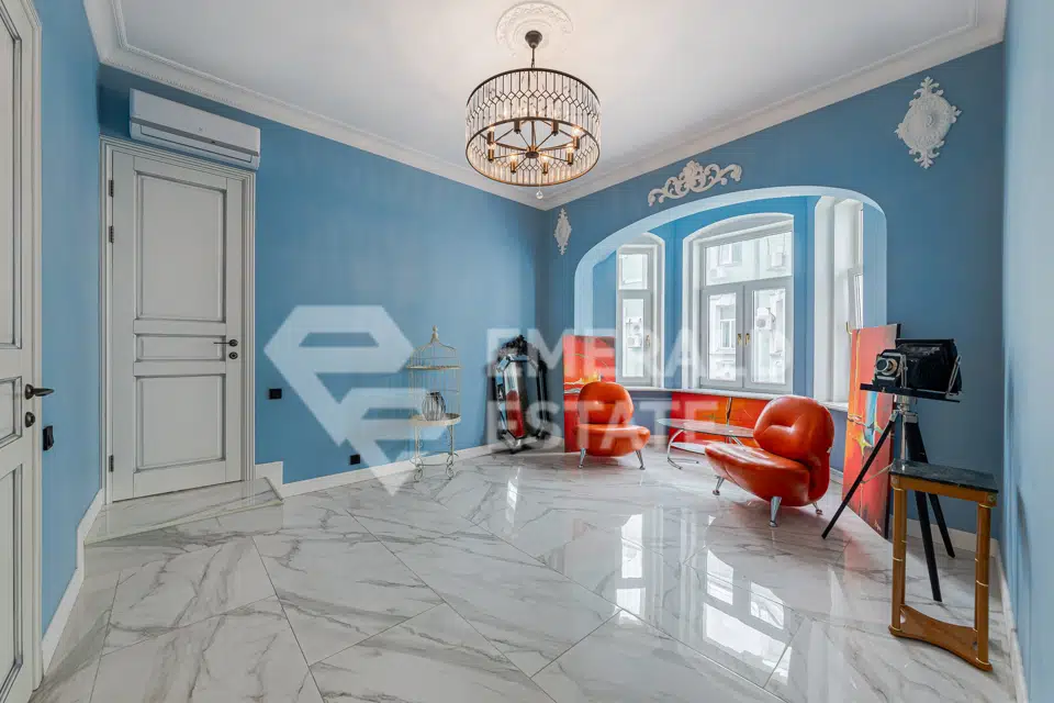 Продаётся 4-комнатная квартира, 143 м²