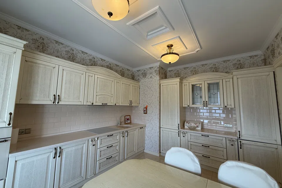 Продаётся 3-комнатная квартира, 130 м²