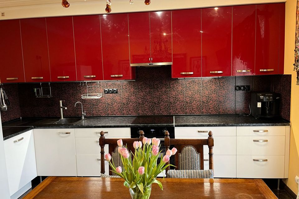 Продаётся 3-комнатная квартира, 101 м²