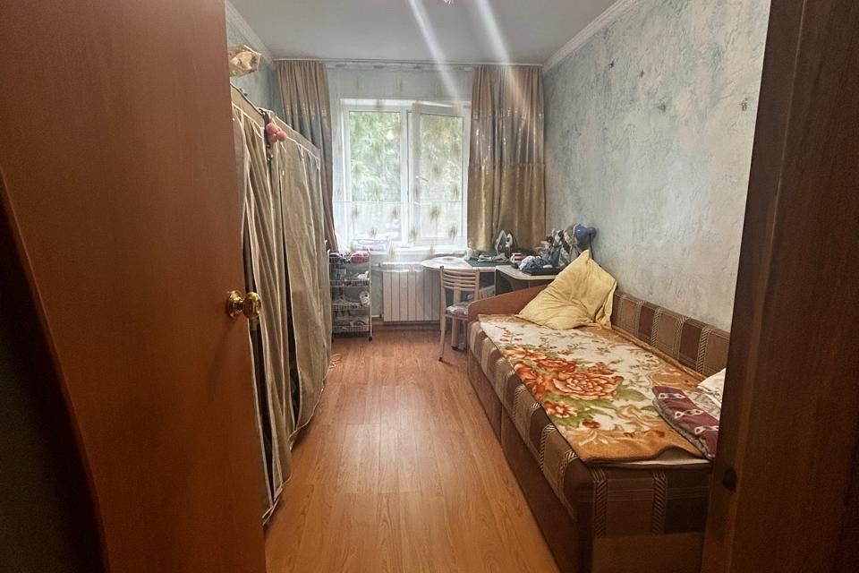 Продаётся 4-комнатная квартира, 61.7 м²