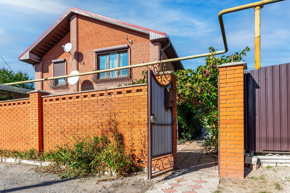 Продаётся 2-этажный дом, 140 м²