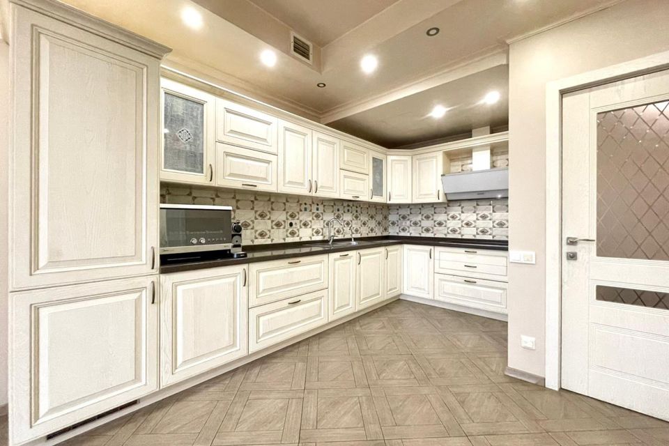 Продаётся 2-комнатная квартира, 72.6 м²