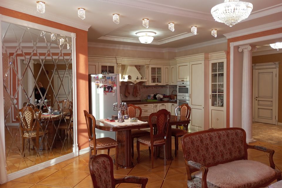 Продаётся 4-комнатная квартира, 127.9 м²