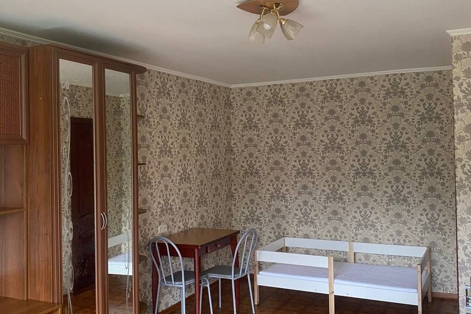 Продаётся комната в 5-комн. квартире, 17.4 м²