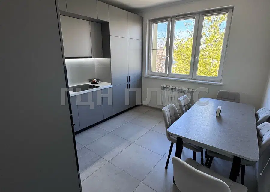 Продаётся 1-комнатная квартира, 42 м²