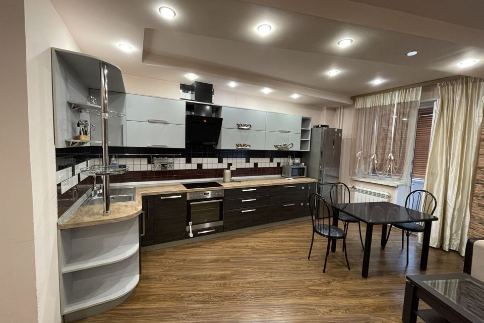 Сдаётся 2-комнатная квартира, 56 м²