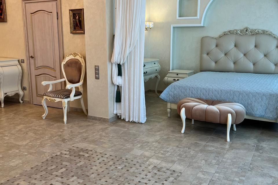 Продаётся 3-комнатная квартира, 202 м²