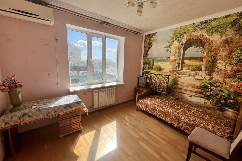 Продаётся 2-этажный дом, 200 м²