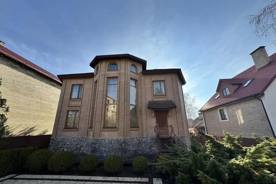 Продаётся 3-этажный дом, 356.8 м²