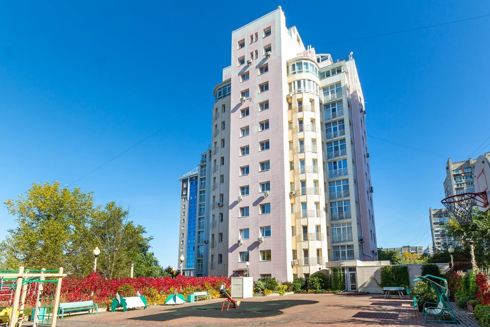 Продаётся 3-комнатная квартира, 107.6 м²