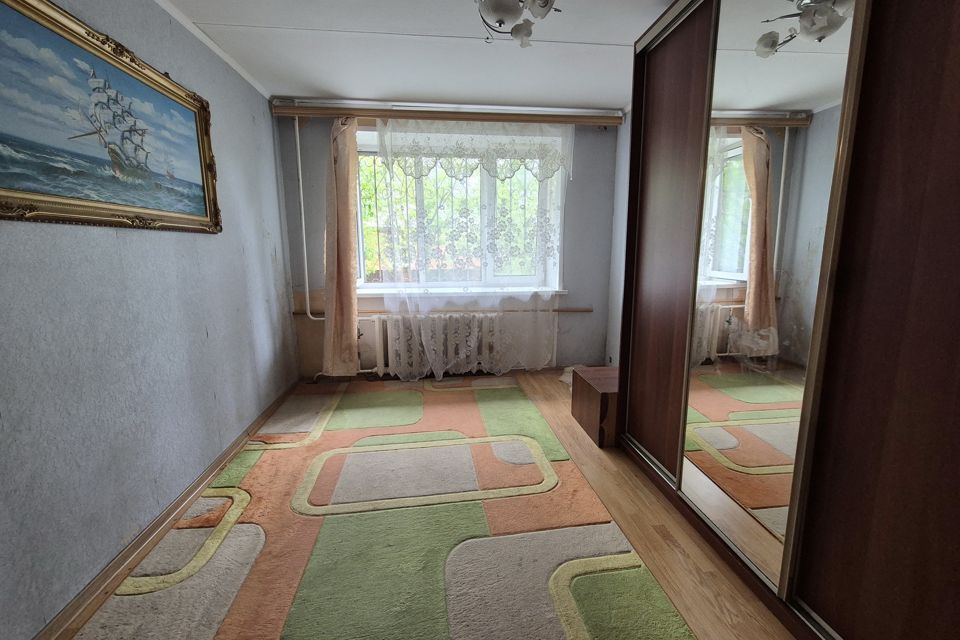 Продаётся 4-комнатная квартира, 61.6 м²