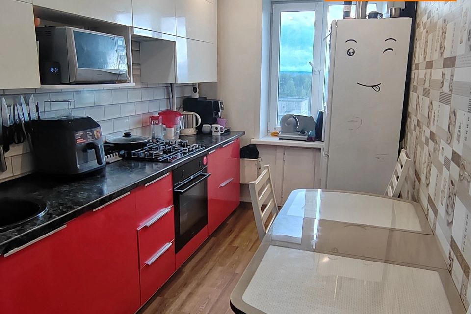 Продаётся 4-комнатная квартира, 67.6 м²