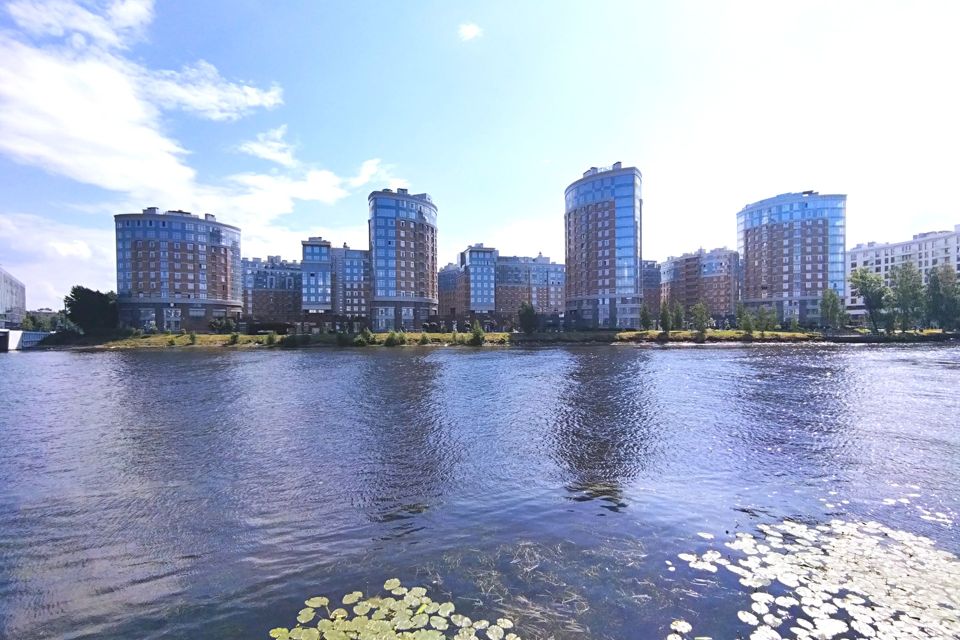 Продаётся 3-комнатная квартира, 113.7 м²