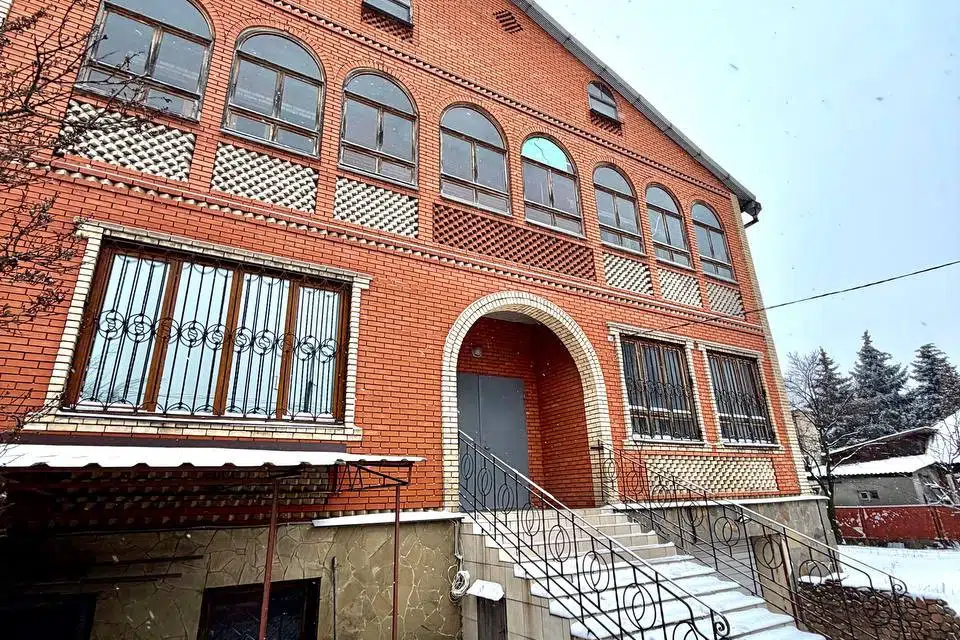 Продаётся 3-этажный дом, 501 м²