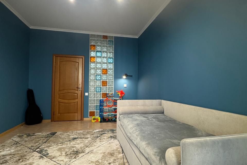 Продаётся 4-комнатная квартира, 123.7 м²