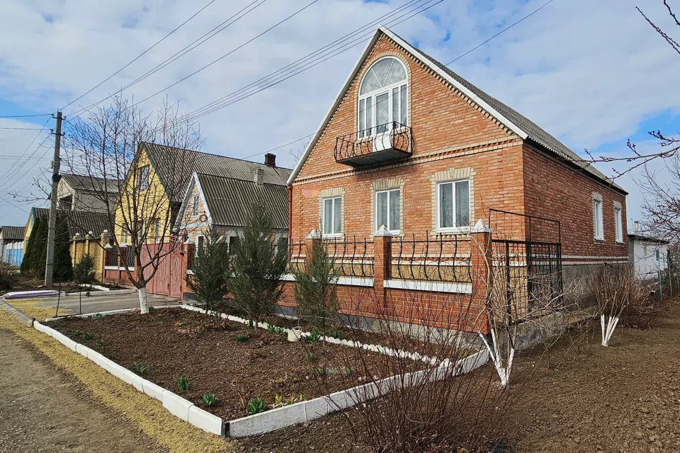 Продаётся 2-этажный дом, 187 м²