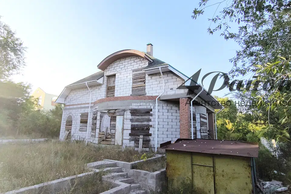 Продаётся 2-этажный дом, 260 м²