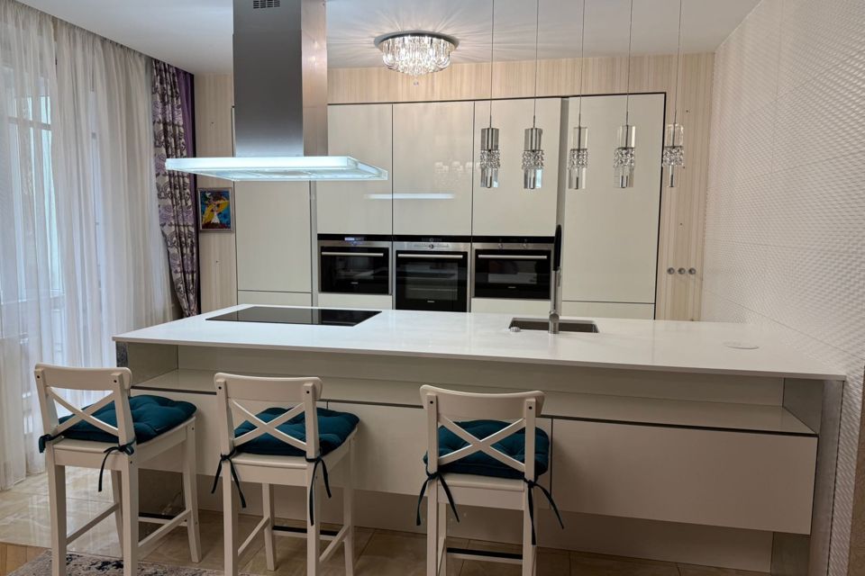 Продаётся 4-комнатная квартира, 126.9 м²