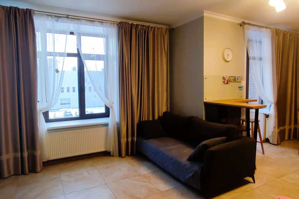 Продаётся 4-комнатная квартира, 183 м²